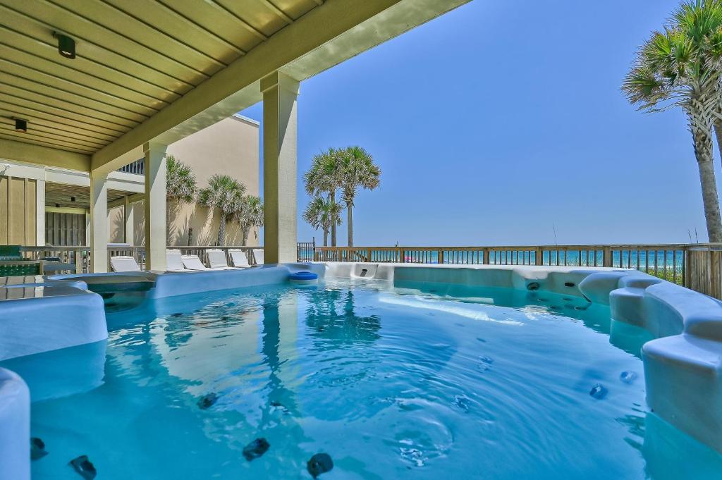 Holiday Fin - HEATED Pool & Hot Tub! Game Tables! Beachfront!!! - image 3