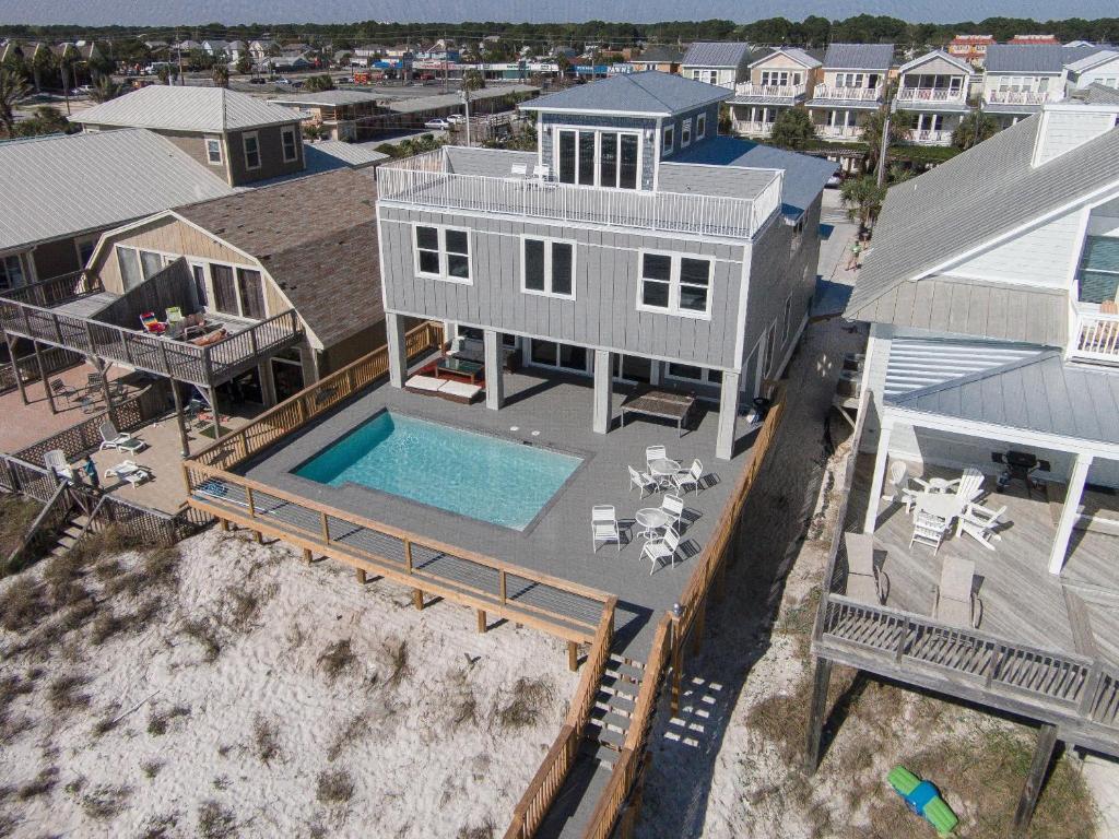 Making Waves - Huge HEATED Beachfront Pool & Hot Tub! Best in PCB! - image 2