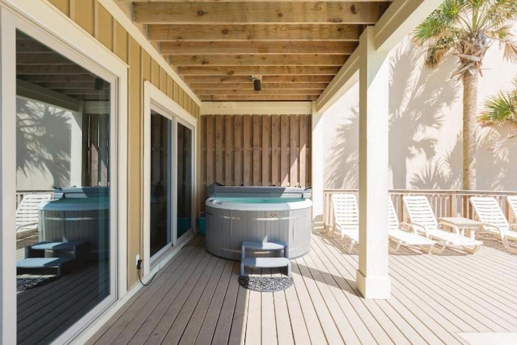 The Pelicans Nest Beachfront 4 Bdrm 4 and half Bath Home with Pool and Hot Tub - image 4