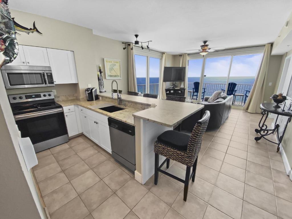 Shores of Panama Best 3 Bedroom with Wrap-around Balcony! - image 3