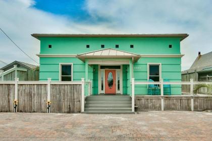 Beachcomber - Beachfront with Pool and Hot Tub - On the Beach! - image 1