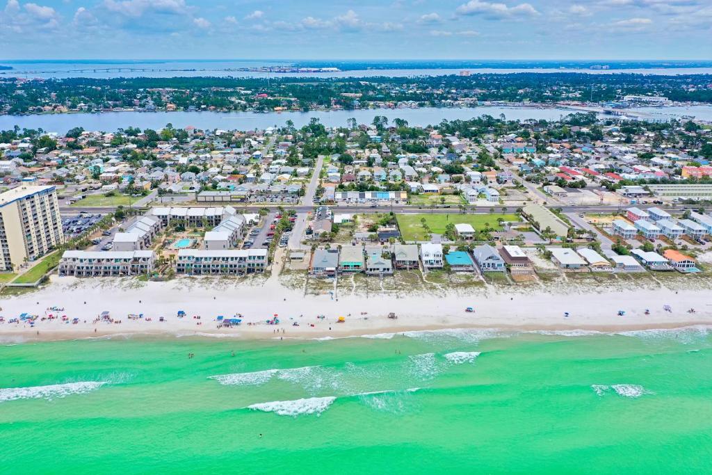 Beachcomber - Beachfront with Pool and Hot Tub - On the Beach! - image 5