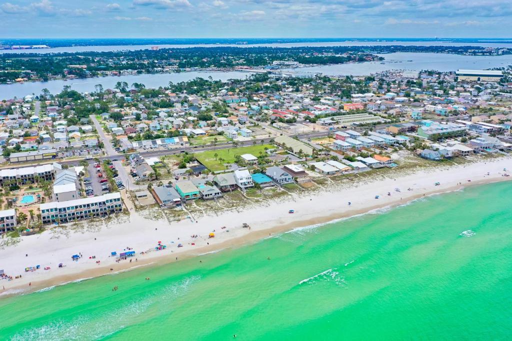 Beachcomber - Beachfront with Pool and Hot Tub - On the Beach! - image 6