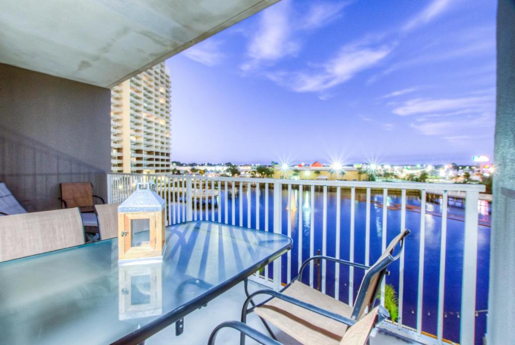 Laketown Wharf 219! New unit 1 BD 2 bath And Amazing Amenities! - main image