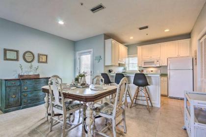 Panama City Condo with Lanai Less Than half Mi to Beach! - image 2