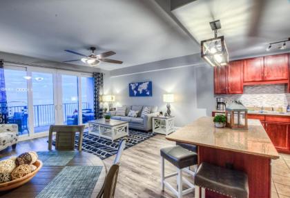 Amazing Style In Lake town Wharf! 1 BD 2 BA Amenities and Location!