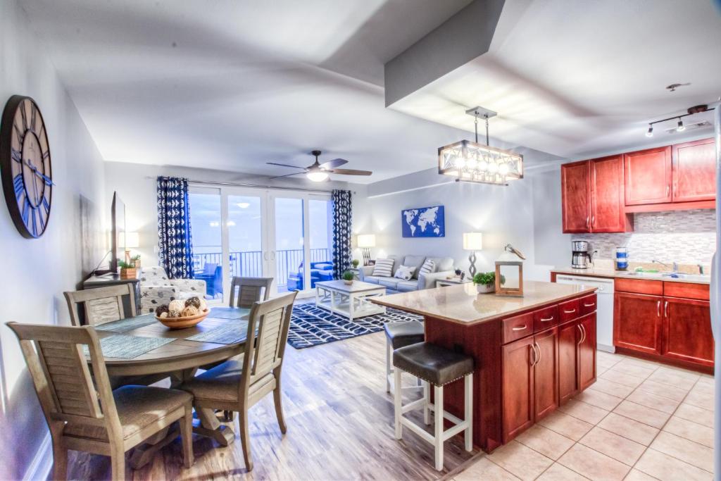 Amazing Style In Lake town Wharf! 1 BD 2 BA Amenities and Location! - image 4