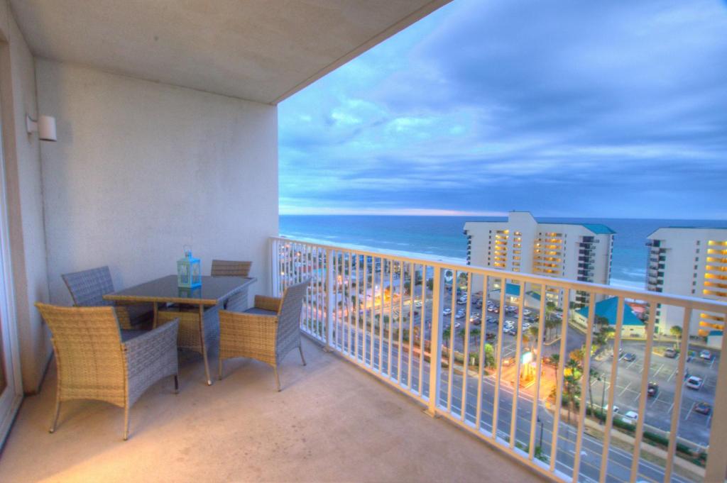 Amazing Style In Lake town Wharf! 1 BD 2 BA Amenities and Location! - image 6