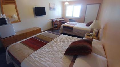 Blue Pine Motel - image 13