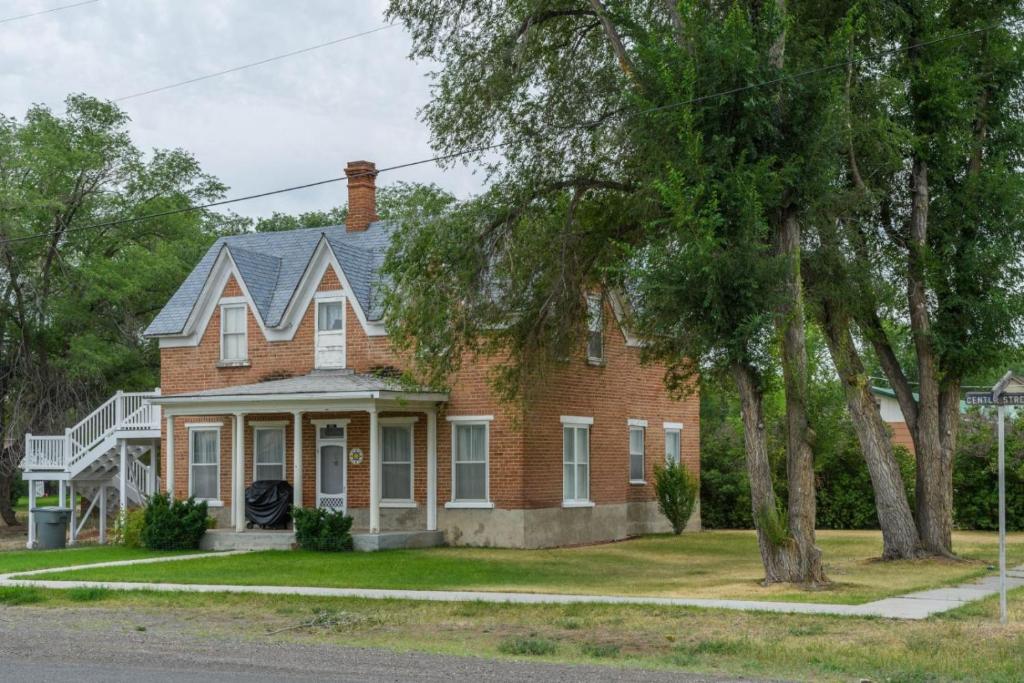 Panguich Red Brick Homes (Lower Home) - image 4