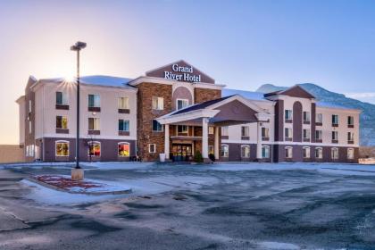 Grand River Hotel Parachute