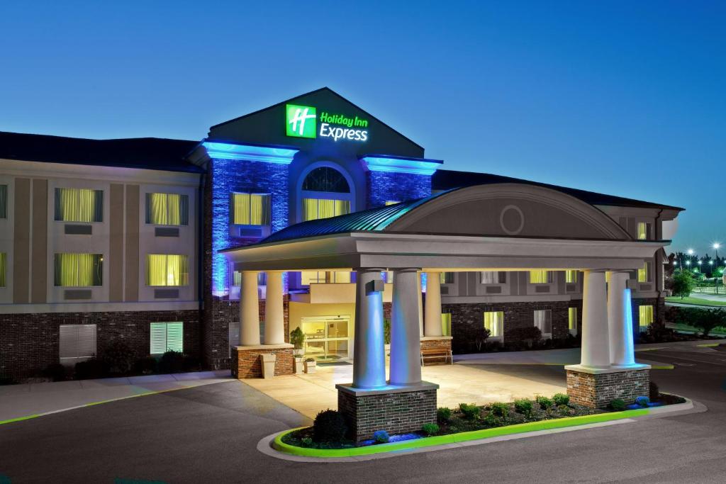 Holiday Inn Express Hotel & Suites Paragould an IHG Hotel - main image