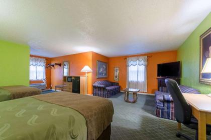 Rodeway Inn - image 12