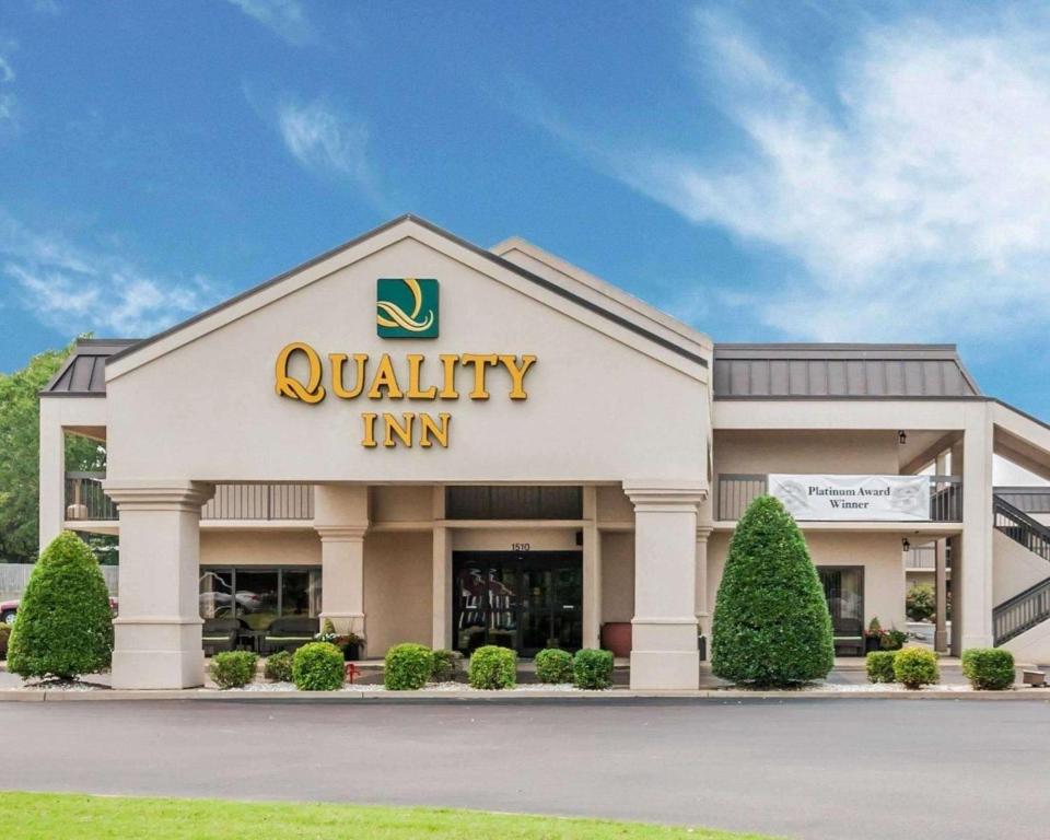 Quality Inn Paris - main image