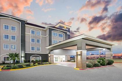 La Quinta Inn and Suites by Wyndham Paris - image 15