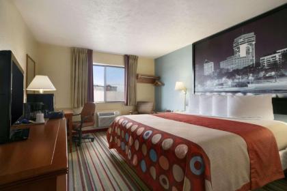 Super 8 by Wyndham Park City/North Wichita Area - image 6