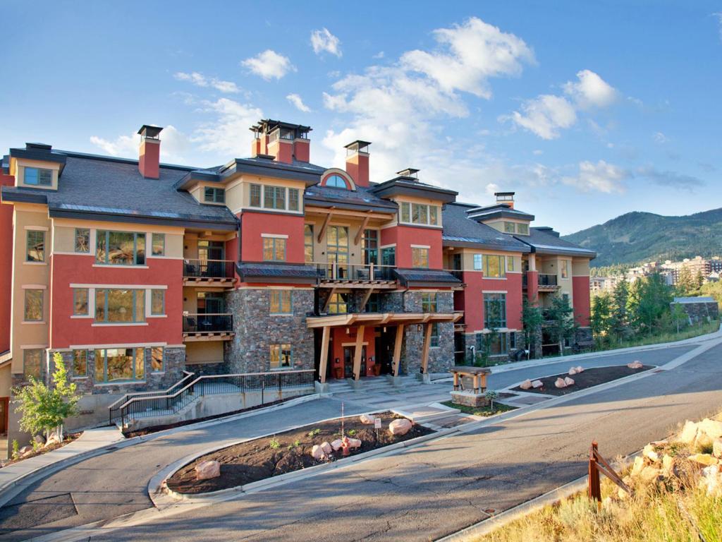 Raintree's The Miners Club Park City - main image