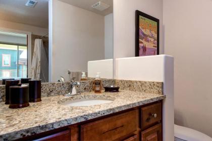 Two-Bedroom Townhome In Newpark Terrace Condo - image 5