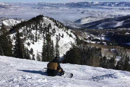 Ski-In and Ski-Out Studio at Sundial Lodge with Hot Tub! - image 15