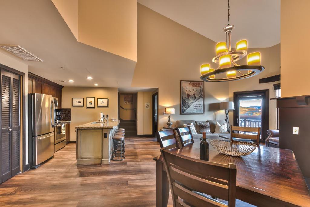 Sundial Lodge Larger Penthouse by Canyons Village Rentals - main image