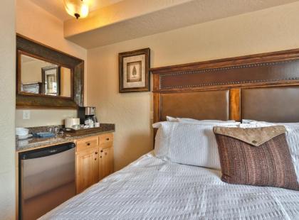 Silverado King Hotel Room by Canyons Village Rentals - image 13