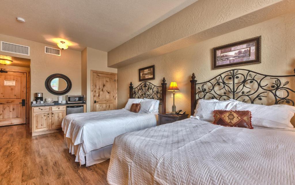 Silverado Lodge Two Queen Hotel Room by Canyons Village Rentals - main image