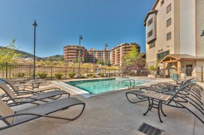 Silverado Lodge Two Queen Hotel Room by Canyons Village Rentals - image 8