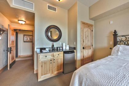 Silverado Corner 2 Bedroom by Canyons Village Rentals - image 12