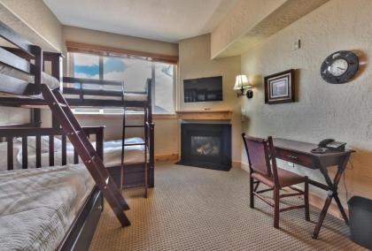 Silverado Hotel Room with Bunks by Canyons Village Rentals