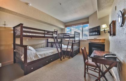 Silverado Hotel Room with Bunks by Canyons Village Rentals - image 17