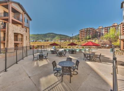 Silverado Hotel Room with Bunks by Canyons Village Rentals - image 3