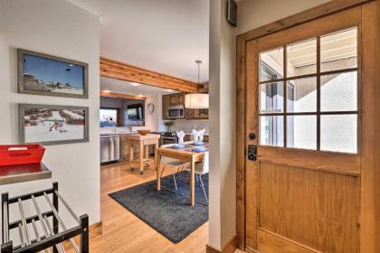 Racquet Club Condo - 2 Miles to PC Mountain! - image 1