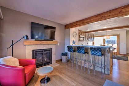 Racquet Club Condo - 2 Miles to PC Mountain! - image 9