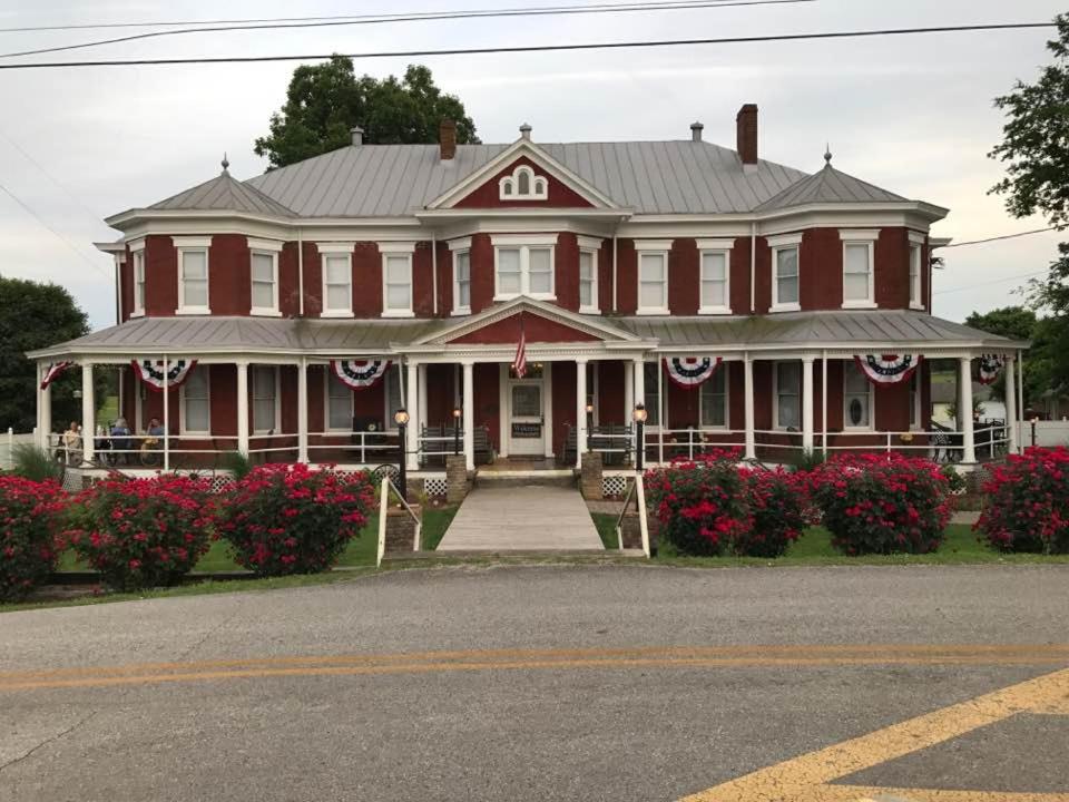 Grand Victorian Inn - image 4