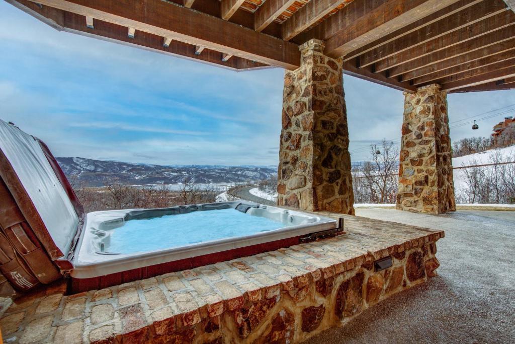 Deer Crest Mountain Villa - image 3