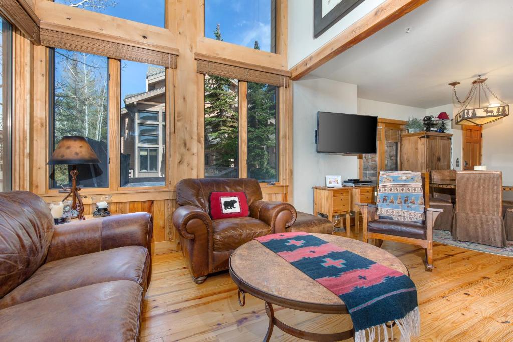 Beautiful Deer Valley Portico Condo - main image