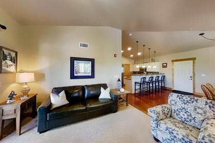 Top-Floor Bear Hollow Condo - AC Pool & Hot Tubs condo