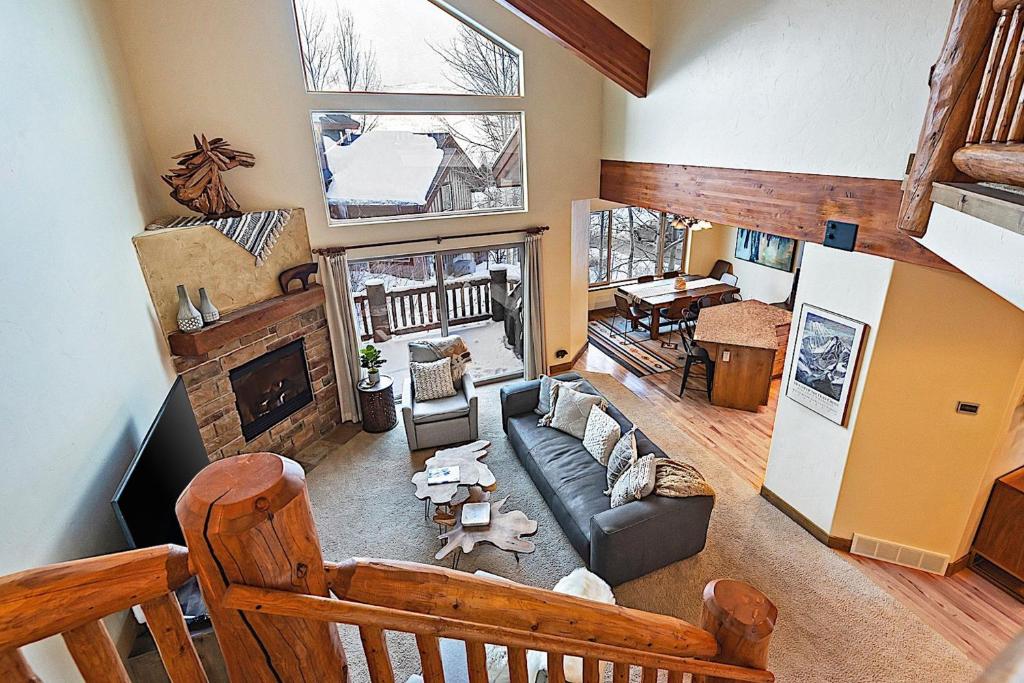 Snowbound Luxury Ski Chalet - main image