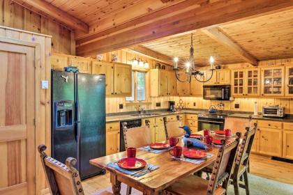 Cozy Lakefront Cabin With All-Seasons Amenities! - image 13