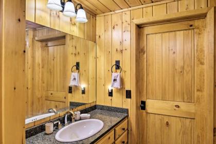 Cozy Lakefront Cabin With All-Seasons Amenities! - image 2