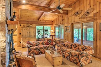 Cozy Lakefront Cabin With All-Seasons Amenities! - image 9