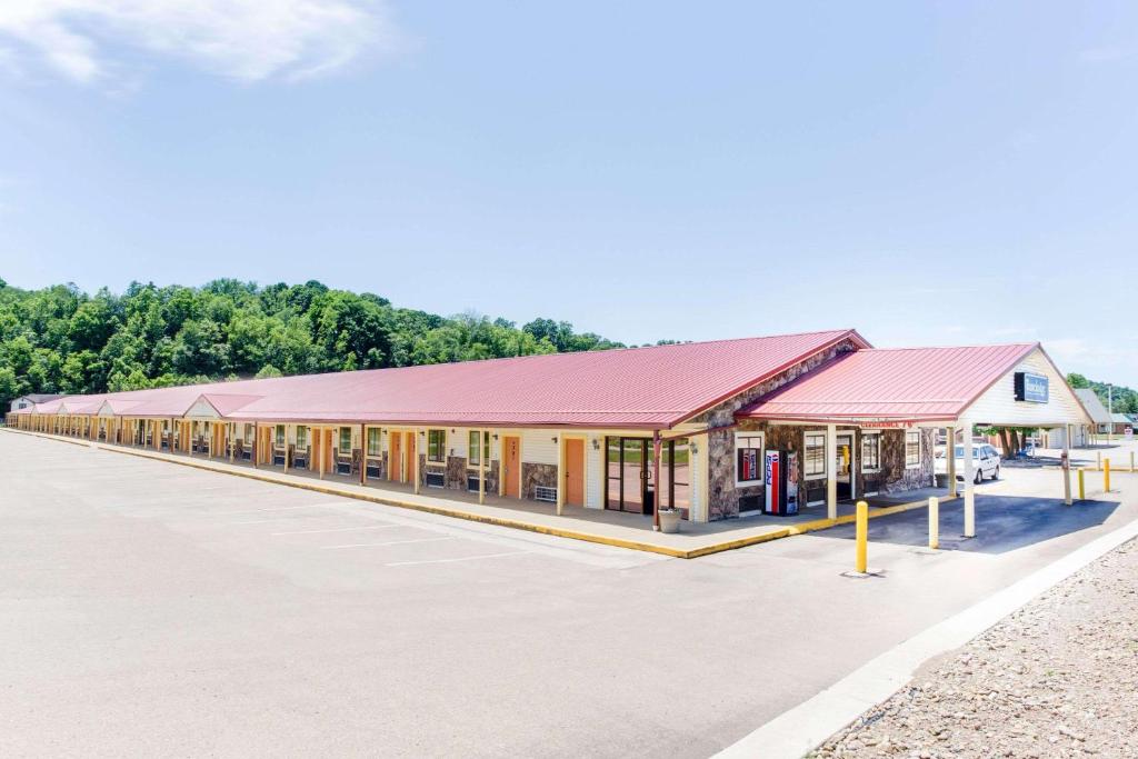 Travelodge by Wyndham Parkersburg - main image