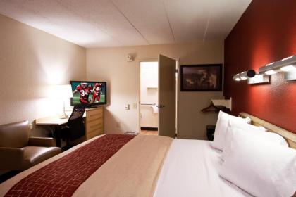 Red Roof Inn Parkersburg - image 15