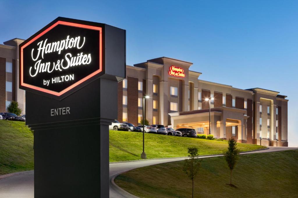 Hampton Inn and Suites Parkersburg Downtown - main image