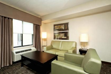 Hampton Inn and Suites Parsippany/North - image 10