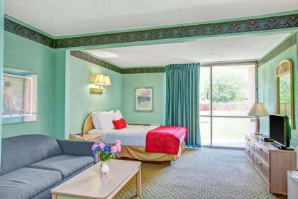 Ramada by Wyndham Parsippany - image 10