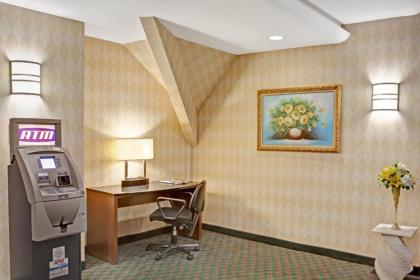 Ramada by Wyndham Parsippany - image 3