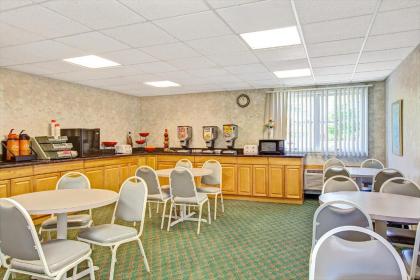 Ramada by Wyndham Parsippany - image 4