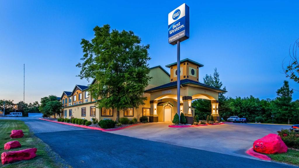 Best Western Parsons Inn - main image