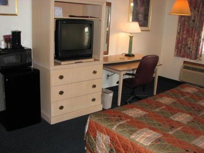 Canterbury Inn & Suites - image 7